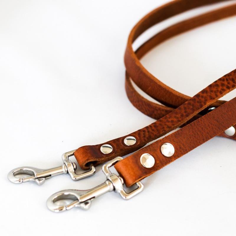 Laisse No Fuss en cuir marron – Vieux laiton | Cooper & Quint