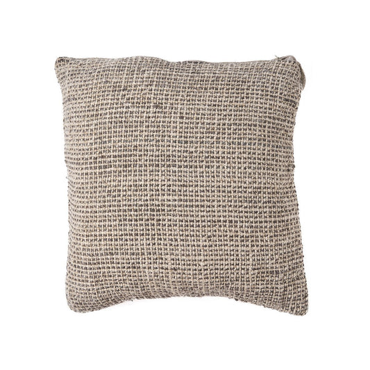Housse de coussin en lin tissé Noir Naturel 50x50 cm sur canapé beige, vue rapprochée