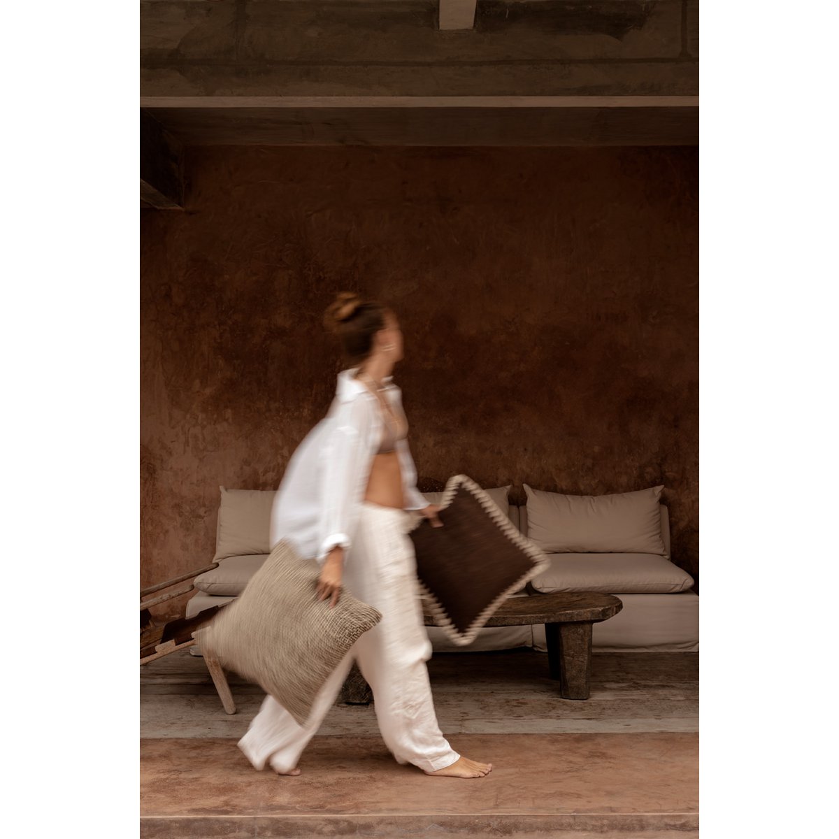 Dos de la housse de coussin en lin naturel avec fermeture zippée