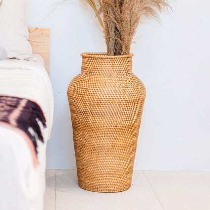 Vase décoratif KIDUNG en rotin 56 cm, vue de face fond blanc