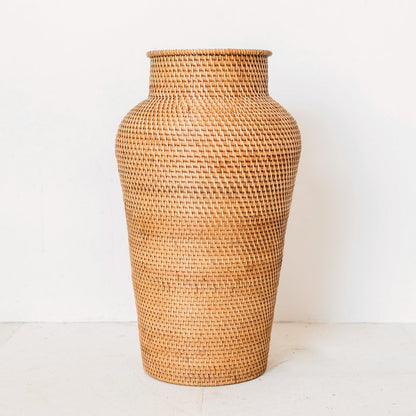 Vase KIDUNG en rotin naturel sans couvercle, vue de face fond blanc