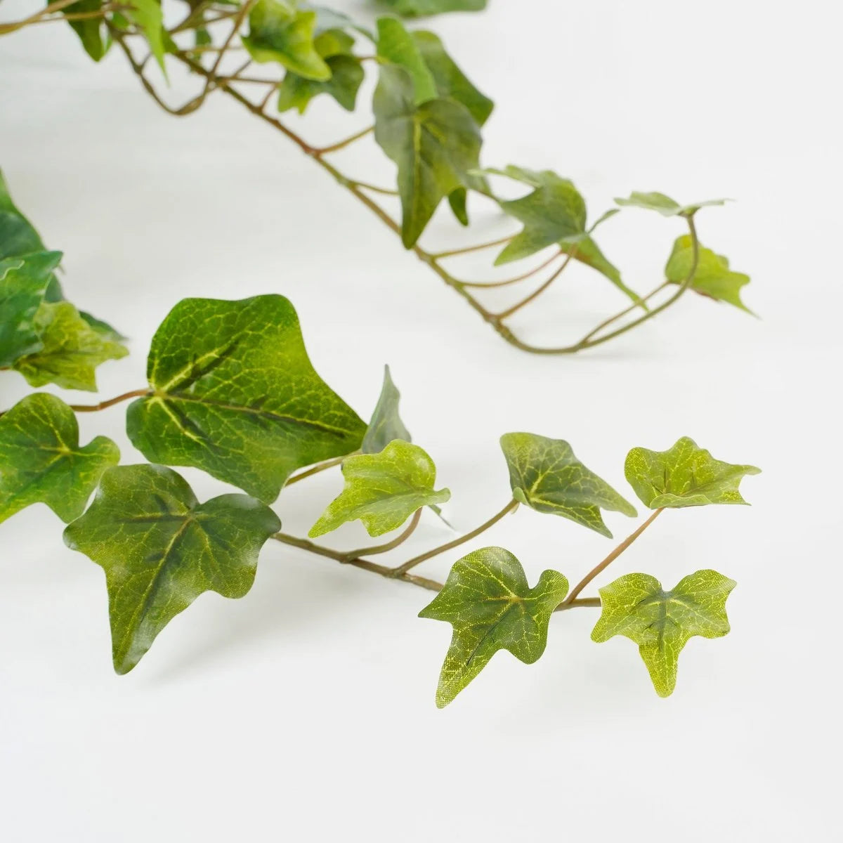 Lierre suspendu artificiel Hedera 71 cm — Cascade végétale naturelle