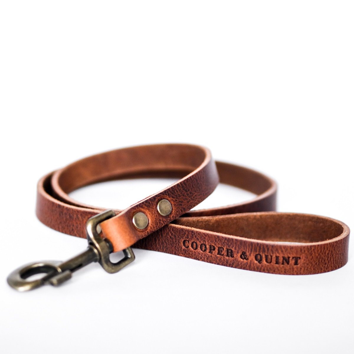 Laisse No Fuss en cuir marron – Vieux laiton | Cooper & Quint