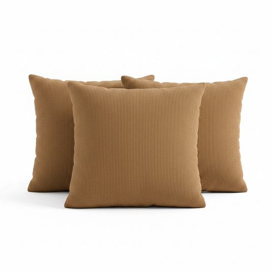 Coussins velours côtelé marron 45x45 cm — fond blanc studio texture velours