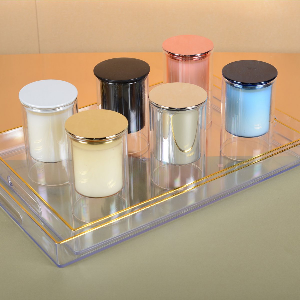 Bougie blanche musc – collection de bougies en verre couvercles colorés sur plateau
