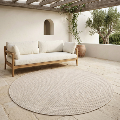 Tapis FARO crème sur une terrasse méditerranéenne couverte